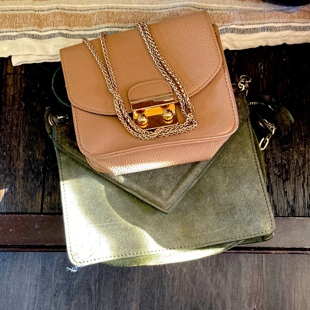 2 crossbody bags